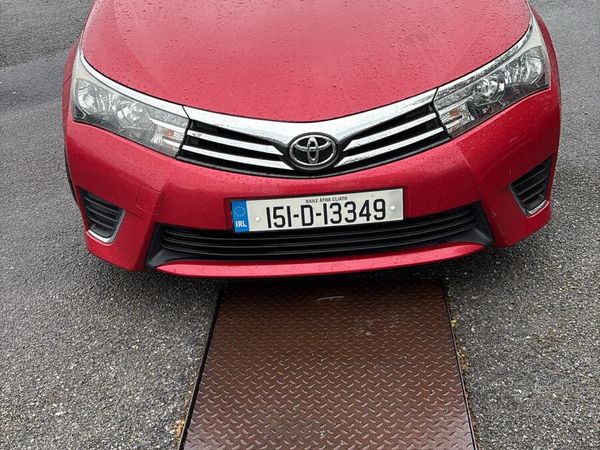 Toyota Corolla Saloon, Diesel, 2015, Red