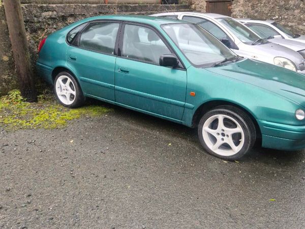 Toyota Corolla Hatchback, Petrol, 1999, Green