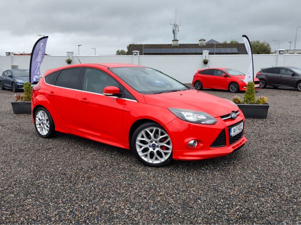 Ford Focus Hatchback, Diesel, 2014, Red