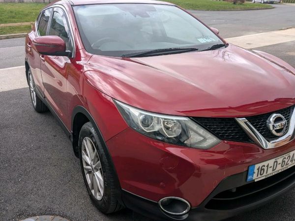 Nissan Qashqai Hatchback, Diesel, 2016, Red