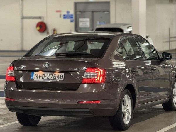 Skoda Octavia Saloon, Diesel, 2014, Brown