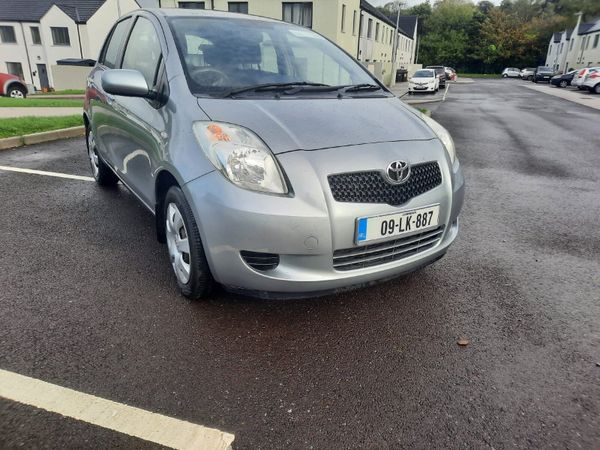 Toyota Yaris Hatchback, Petrol, 2009, Silver