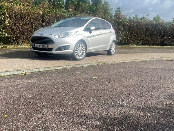 Ford Fiesta Hatchback, Petrol, 2015, Silver