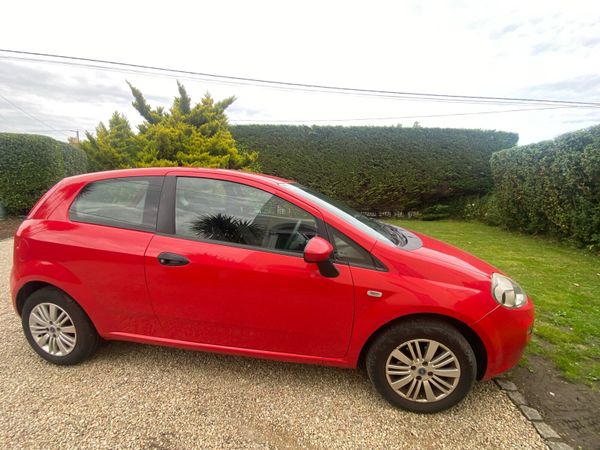 Fiat Punto Hatchback, Petrol, 2014, Red