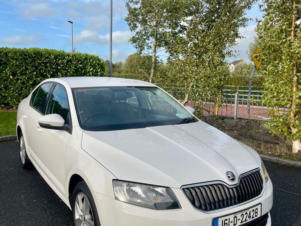 Skoda Octavia Saloon, Petrol, 2016, White