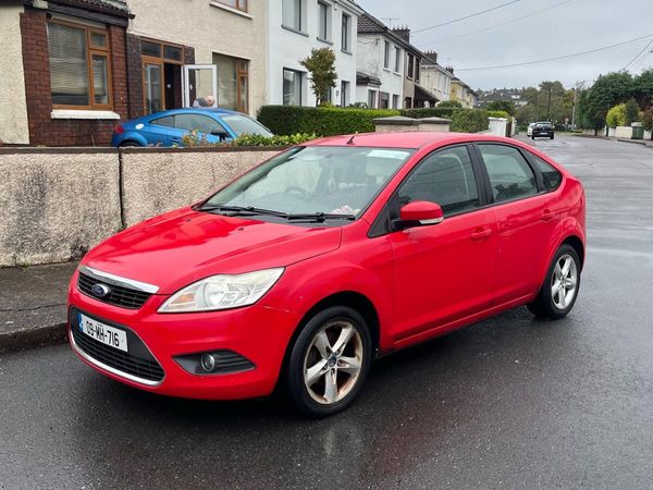 Ford Focus Hatchback, Petrol, 2009, Red