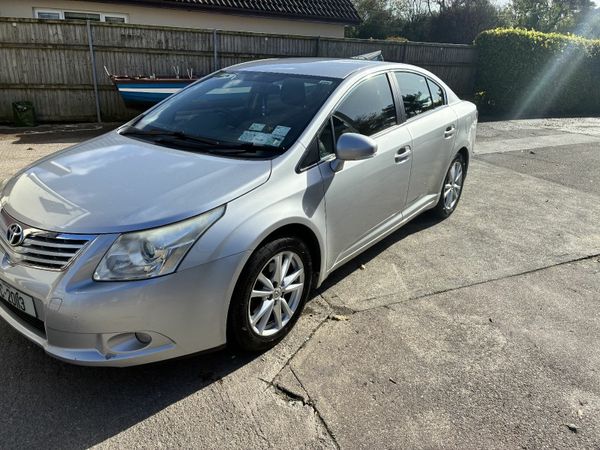 Toyota Avensis Saloon, Petrol, 2011, Silver