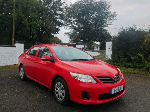 Toyota Corolla Saloon, Diesel, 2011, Red
