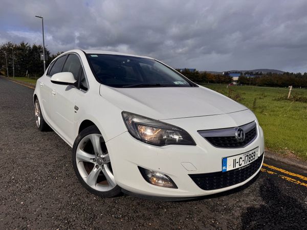 Vauxhall Astra Hatchback, Diesel, 2011, White