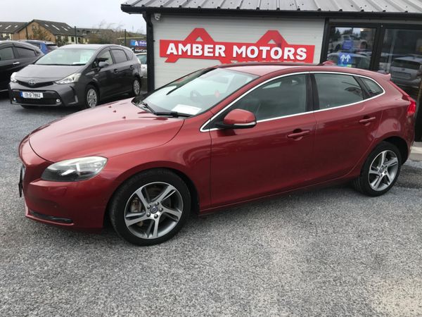Volvo V40 Hatchback, Diesel, 2016, Red