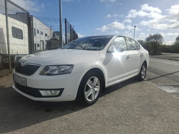 Skoda Octavia Saloon, Diesel, 2015, White