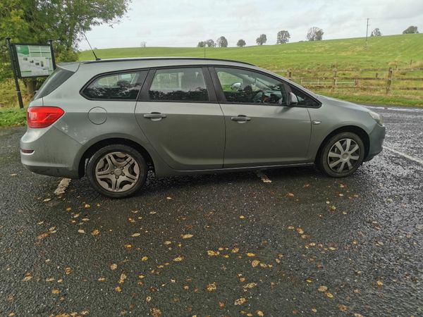 Opel Astra Estate, Diesel, 2011, Silver
