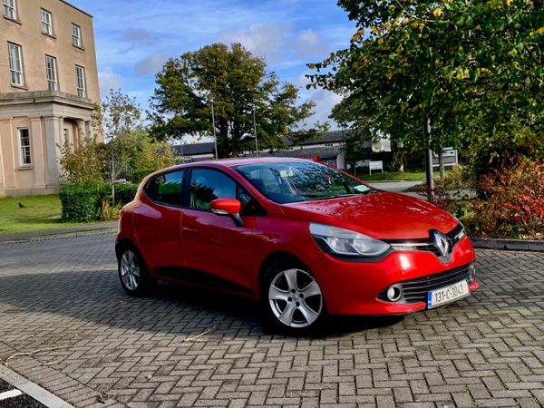 Renault Clio Hatchback, Petrol, 2013, Red