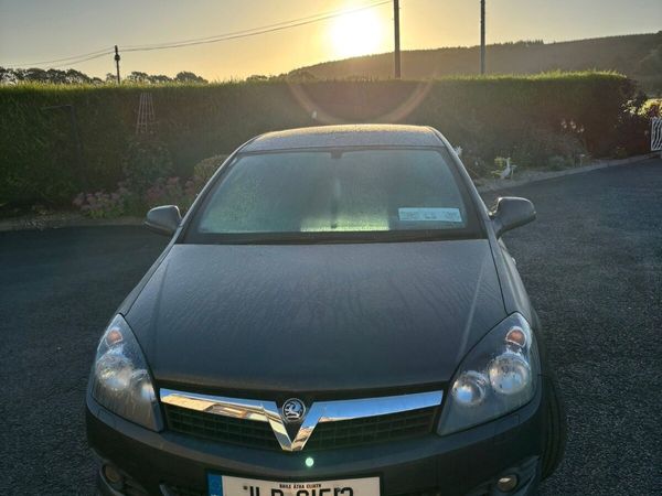 Vauxhall Astra Hatchback, Petrol, 2011, Grey