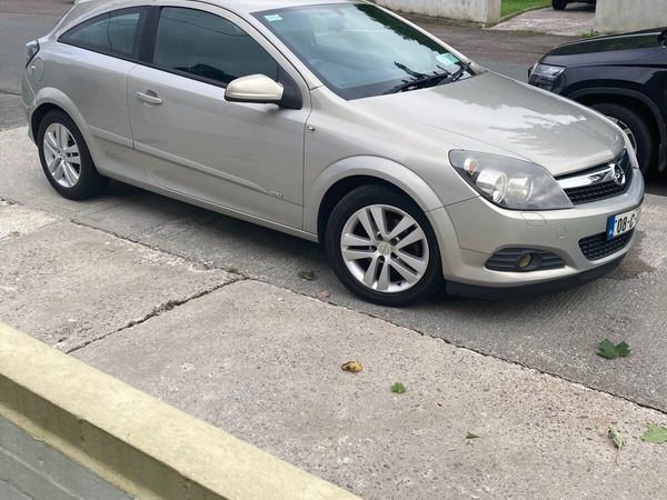 Opel Astra Hatchback, Petrol, 2008, Yellow