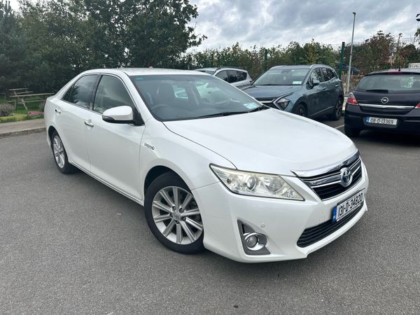 Toyota Camry Saloon, Petrol Hybrid, 2013, White
