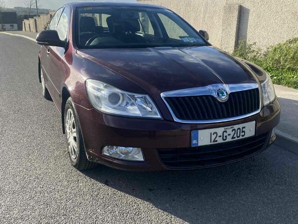 Skoda Octavia Saloon, Diesel, 2012, Red