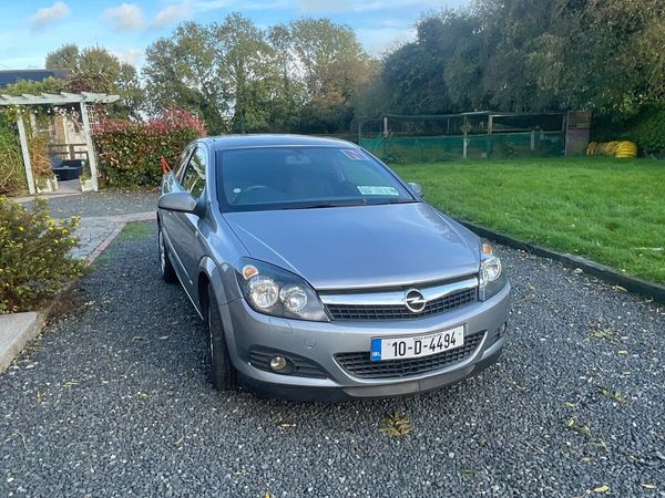 Opel Astra Hatchback, Petrol, 2010, Silver