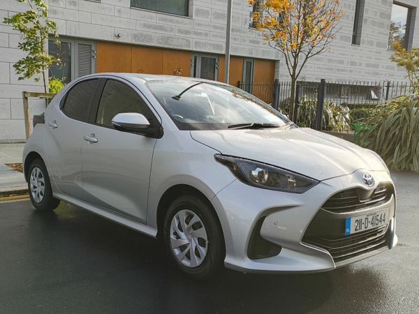 Toyota Yaris Hatchback, Petrol Hybrid, 2021, Silver