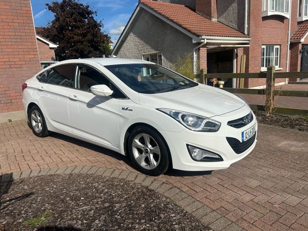 Hyundai i40 Saloon, Diesel, 2012, White
