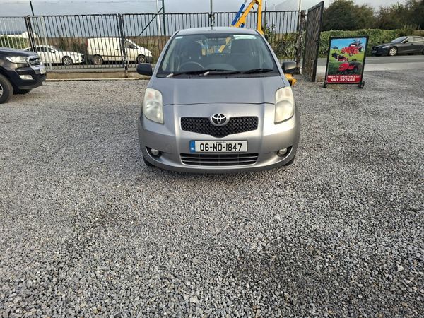 Toyota Yaris Hatchback, Petrol, 2006, Silver