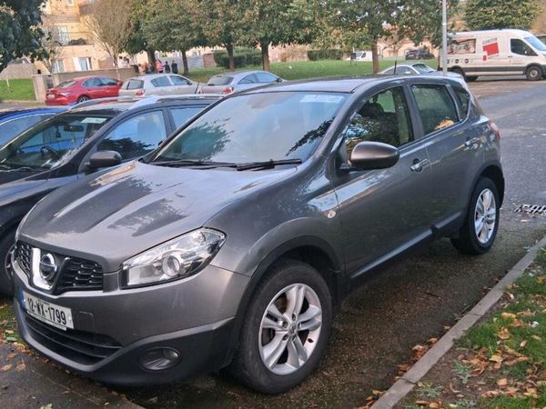 Nissan Qashqai Hatchback, Diesel, 2012, Grey
