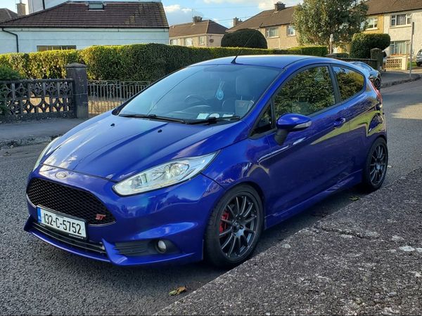 Ford Fiesta Hatchback, Petrol, 2013, Blue
