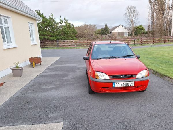 Ford Fiesta Hatchback, Petrol, 2000, Red