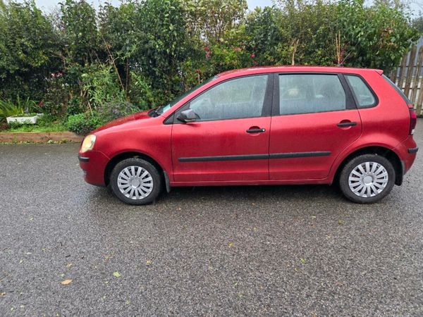 Volkswagen Polo Hatchback, Petrol, 2006, Red