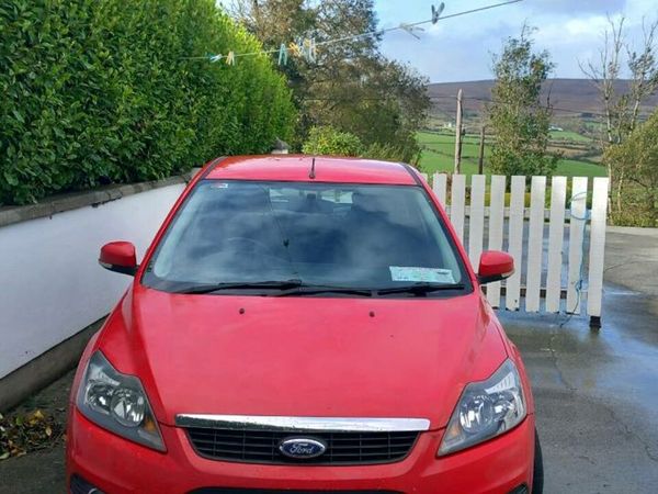 Ford Focus Hatchback, Petrol, 2008, Red