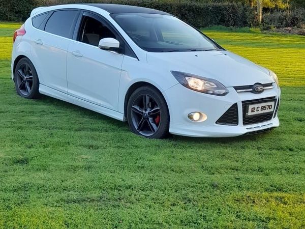 Ford Focus Hatchback, Diesel, 2012, White