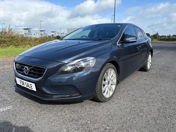 Volvo V40 Hatchback, Petrol, 2015, Blue