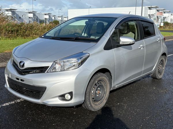 Toyota Vitz Hatchback, Petrol, 2014, Silver