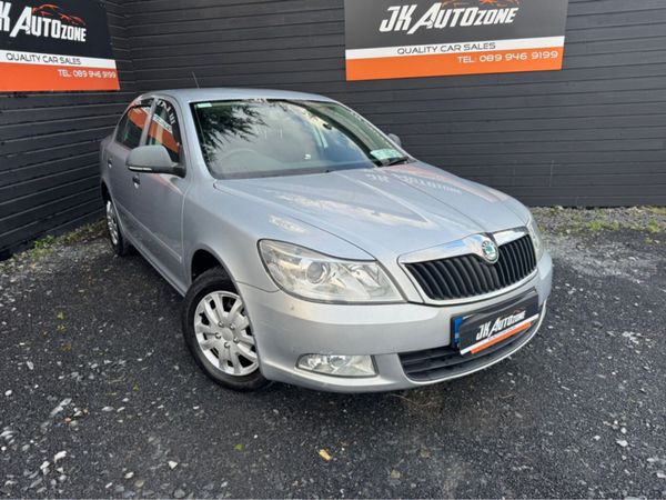 Skoda Octavia Hatchback, Petrol, 2013, Silver