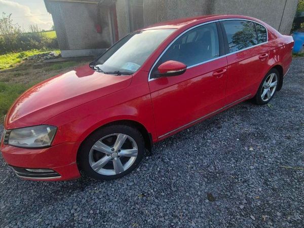 Volkswagen Passat Saloon, Diesel, 2011, Red