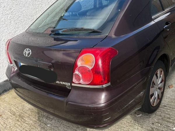 Toyota Avensis Hatchback, Petrol, 2007, Red