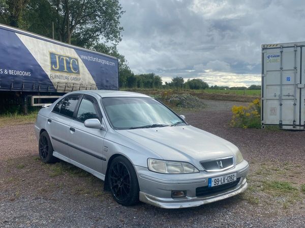 Honda Accord Saloon, Petrol, 1999, Silver