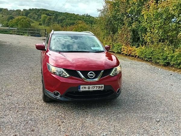 Nissan Qashqai SUV, Diesel, 2017, Red
