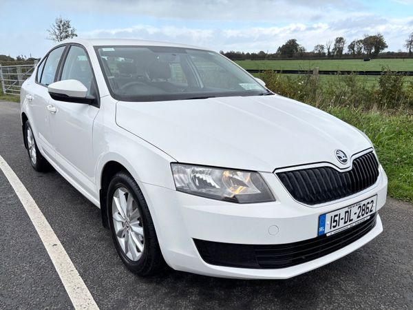 Skoda Octavia Hatchback, Diesel, 2015, White