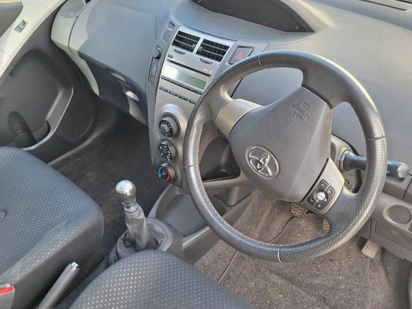 Toyota Yaris Hatchback, Petrol, 2010, Black