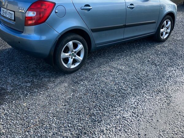 Skoda Fabia Hatchback, Petrol, 2009, Grey