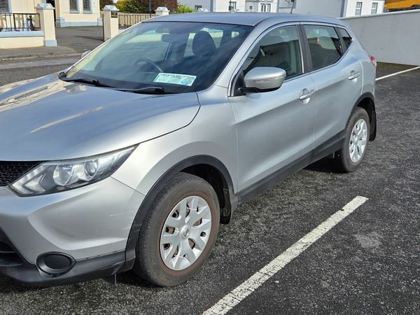 Nissan Qashqai Hatchback, Petrol, 2014, Silver