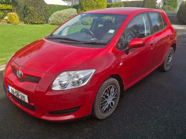 Toyota Auris Hatchback, Petrol, 2008, Red