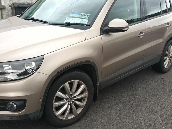 Volkswagen Tiguan SUV, Diesel, 2014, Brown