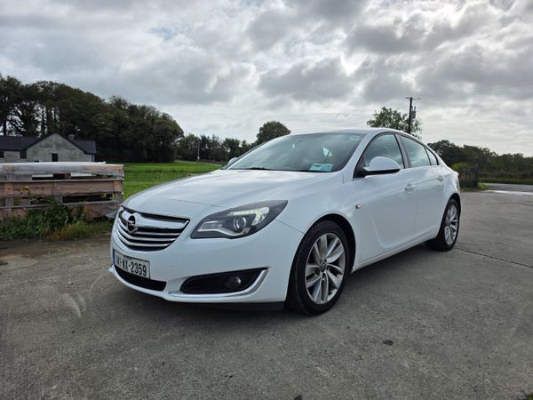 Opel Insignia Hatchback, Diesel, 2014, White