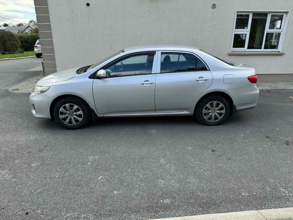 Toyota Corolla Saloon, Diesel, 2011, Silver