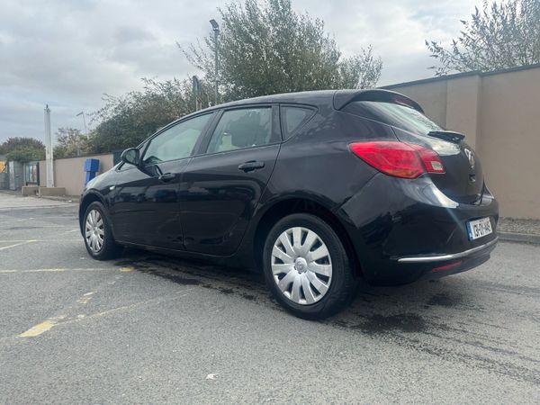 Vauxhall Astra Hatchback, Petrol, 2013, Black