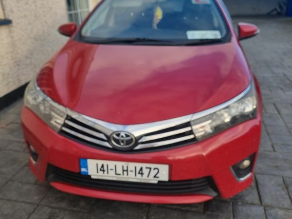 Toyota Corolla Saloon, Diesel, 2014, Red