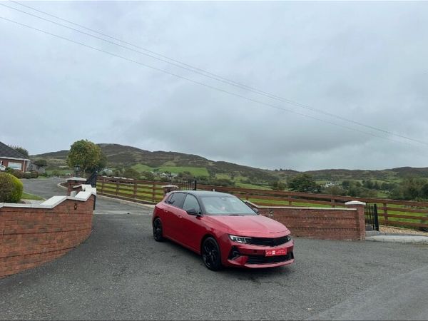 Vauxhall Astra Hatchback, Petrol, 2023, Red