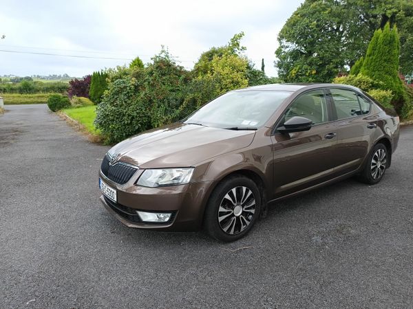 Skoda Octavia Saloon, Diesel, 2015, Brown
